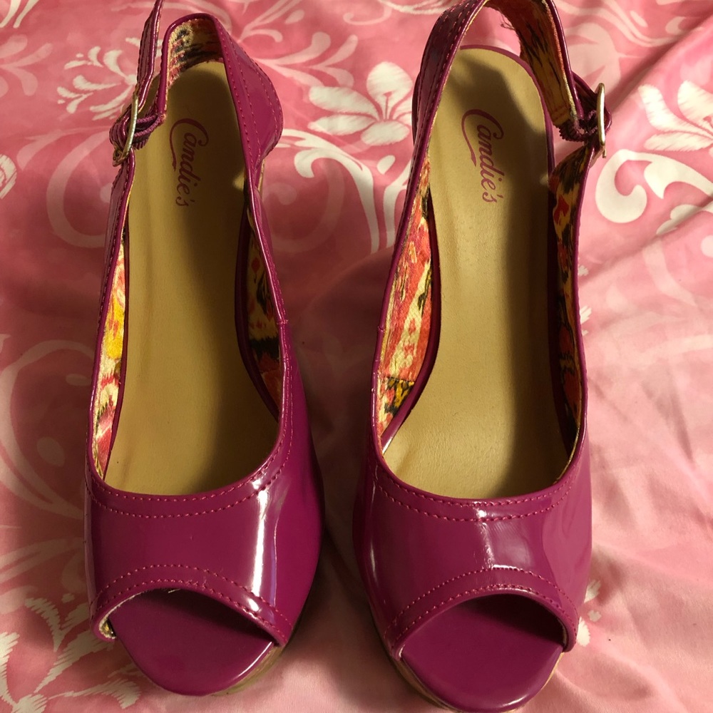 Pink wedge open-toes sandals